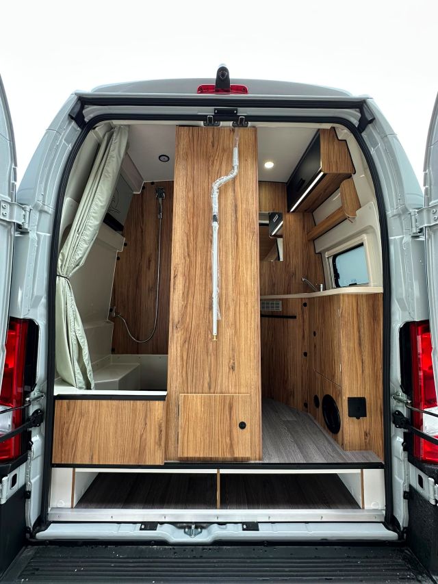4 Guglielmi camper nuovi - Font Vendome Horizon H300-portellone posteriore2