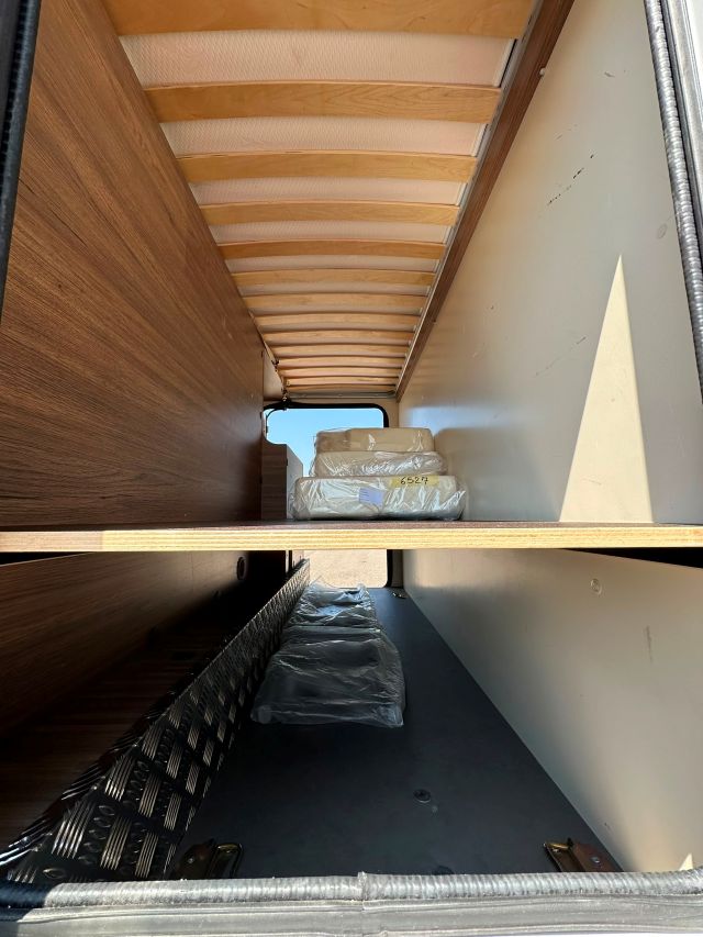 4 Guglielmi camper usati - Elnagh Baron 531-garage2