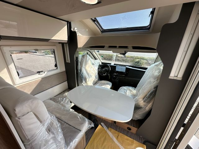 6 Guglielmi camper nuovi - Elnagh Baron Compact 539-dinette2