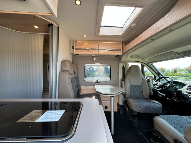 6 Guglielmi camper usati - Dethleffs Globetrail 640 ER-dinette1