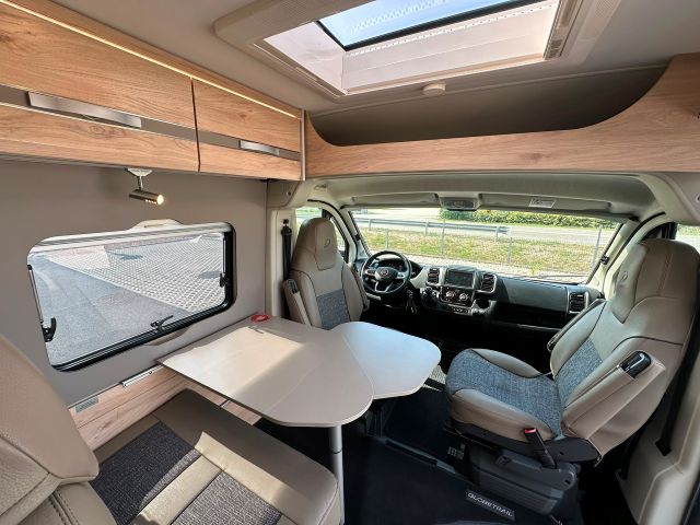 7 Guglielmi camper usati - Dethleffs Globetrail 640 ER-dinette2