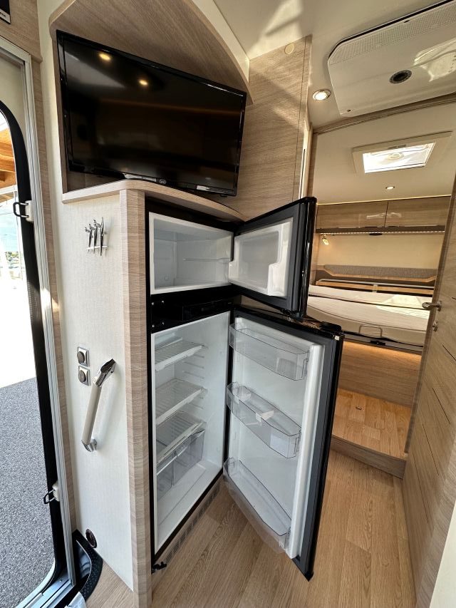 14 Guglielmi camper usati - Rapido 896 F-frigo e cella