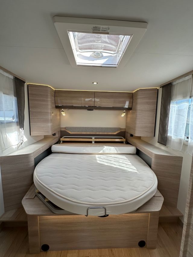 15 Guglielmi camper usati - Rapido 896 F-letto nautico1
