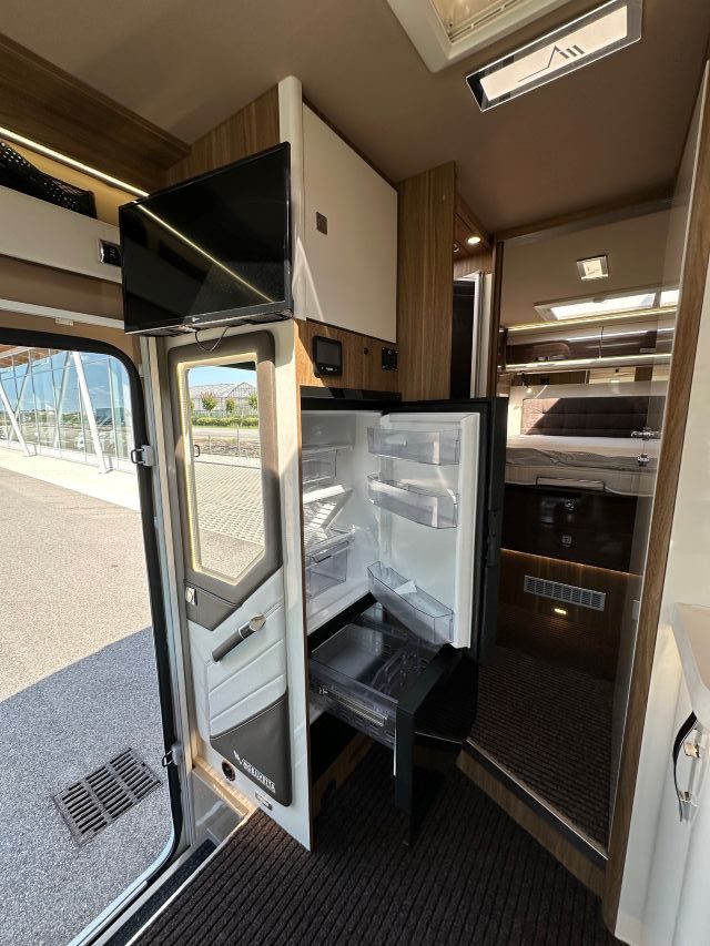 16 Guglielmi camper usati - Mobilvetta K-yacht Tekno Line 90-frigo e cella