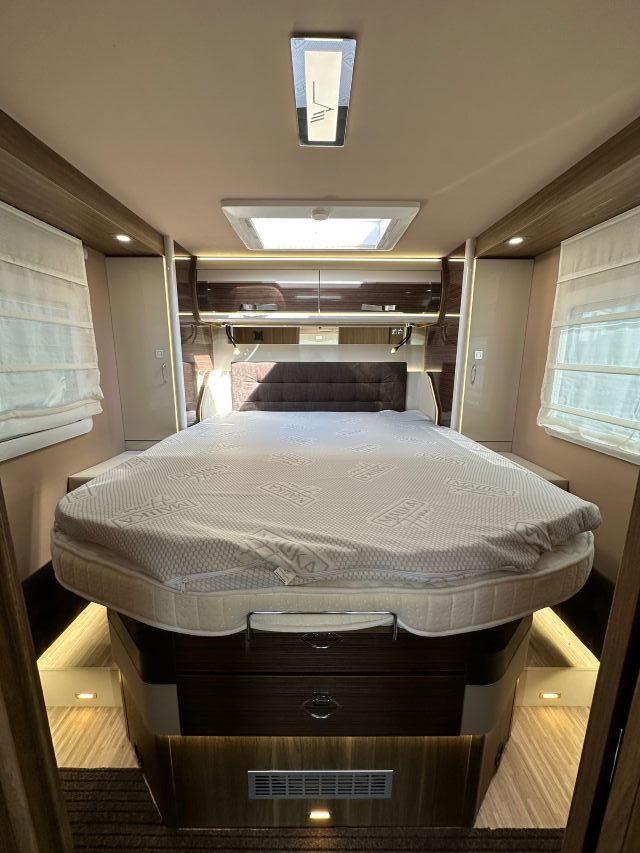 17 Guglielmi camper usati - Mobilvetta K-yacht Tekno Line 90-letto nautico1