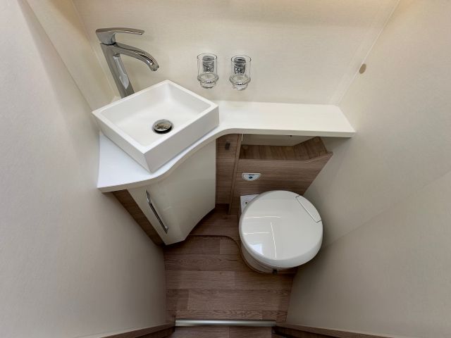 17 Guglielmi camper usati - Rapido 896 F-bagno