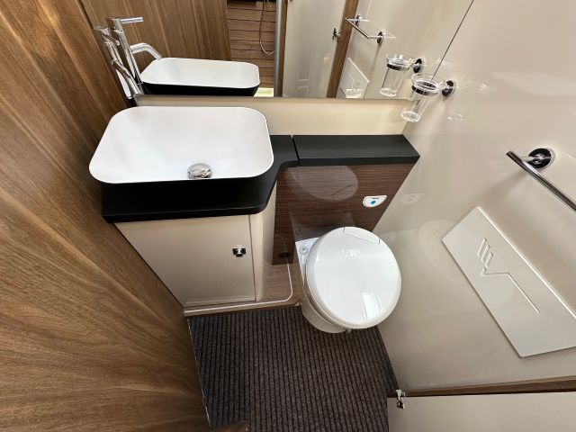 19 Guglielmi camper usati - Mobilvetta K-yacht Tekno Line 90-bagno