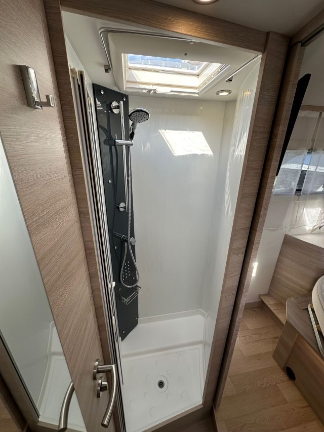 19 Guglielmi camper usati - Rapido 896 F-doccia