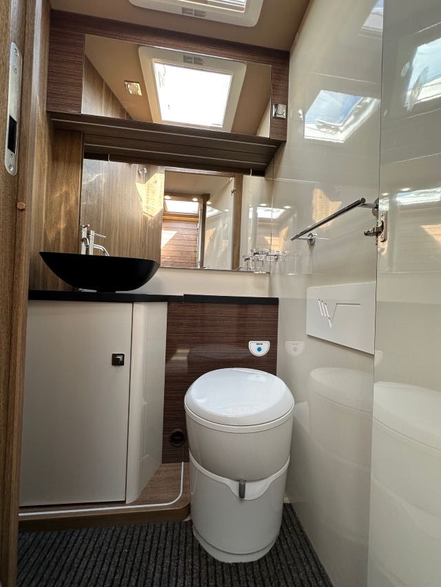 20 Guglielmi camper usati - Mobilvetta K-yacht Tekno Line 90-wc e lavello