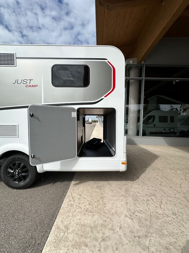 3 Guglielmi camper nuovi - Dethleffs Just Camp 6812 EB-garage1