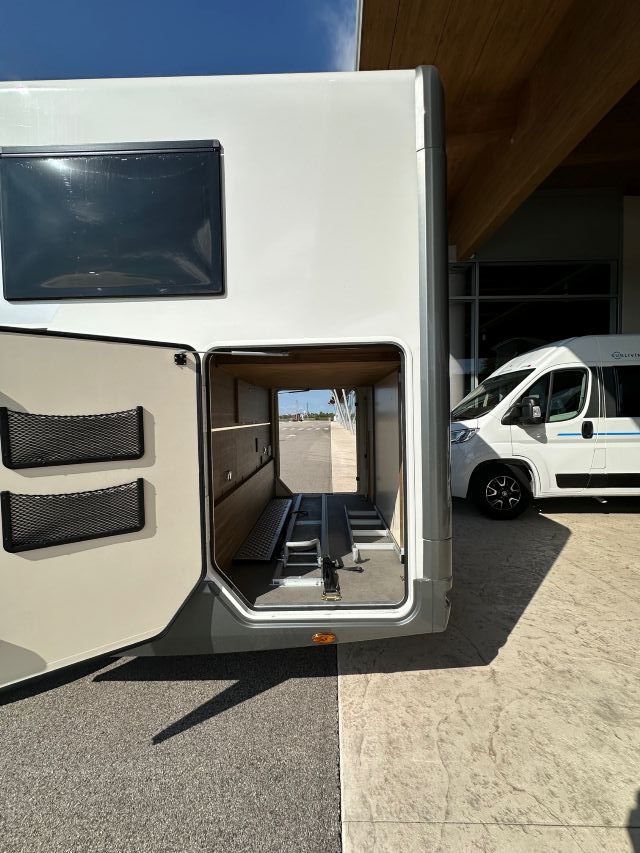 3 Guglielmi camper usati - Mobilvetta K-yacht Tekno Line 90-garage1