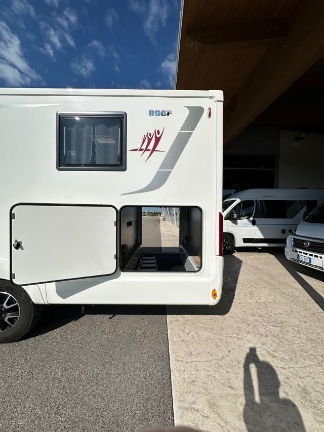 3 Guglielmi camper usati - Rapido 896 F-garage1
