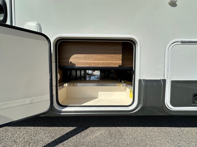 5 Guglielmi camper usati - Mobilvetta K-yacht Tekno Line 90-doppio fondo1