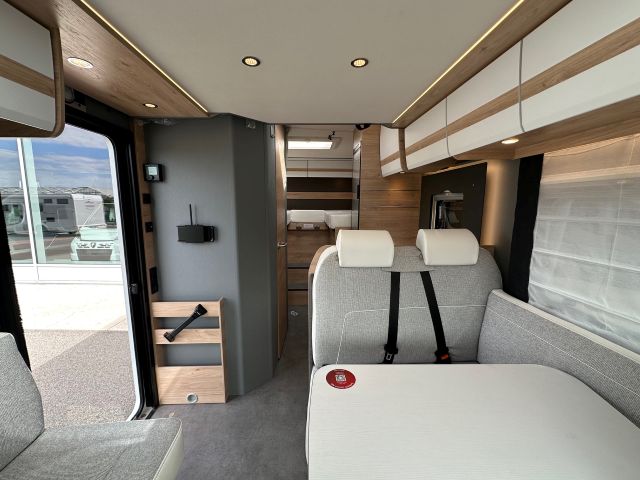 8 Guglielmi camper nuovi - Dethleffs Just Camp 6812 EB-dinette, cucina e letti gemelli