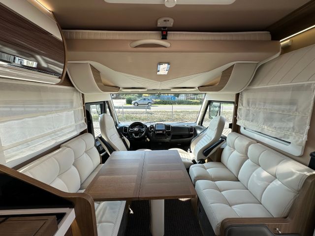 8 Guglielmi camper usati - Mobilvetta K-yacht Tekno Line 90-dinette2