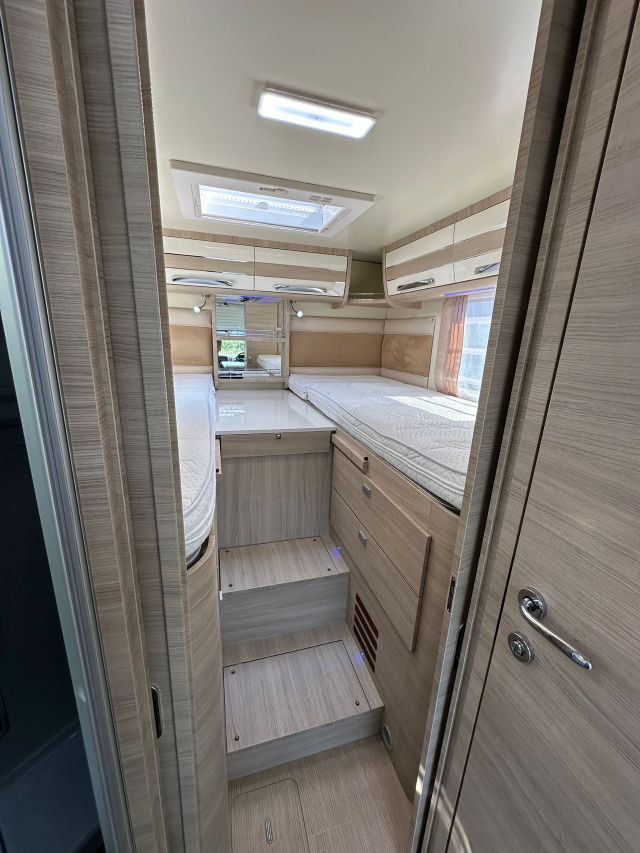 15 Guglielmi camper usati - Mobilvetta K-Yacht Tekno Line 86-letti gemelli1