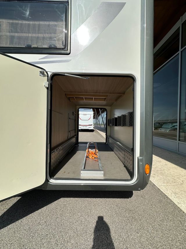 3 Guglielmi camper usati - Mobilvetta K-Yacht Tekno Line 86-garage1