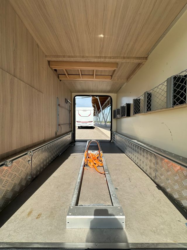 4 Guglielmi camper usati - Mobilvetta K-Yacht Tekno Line 86-garage2