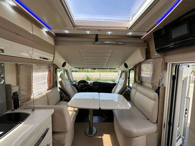 7 Guglielmi camper usati - Mobilvetta K-Yacht Tekno Line 86-dinette2