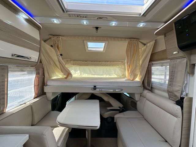 8 Guglielmi camper usati - Mobilvetta K-Yacht Tekno Line 86-dinette e basculante